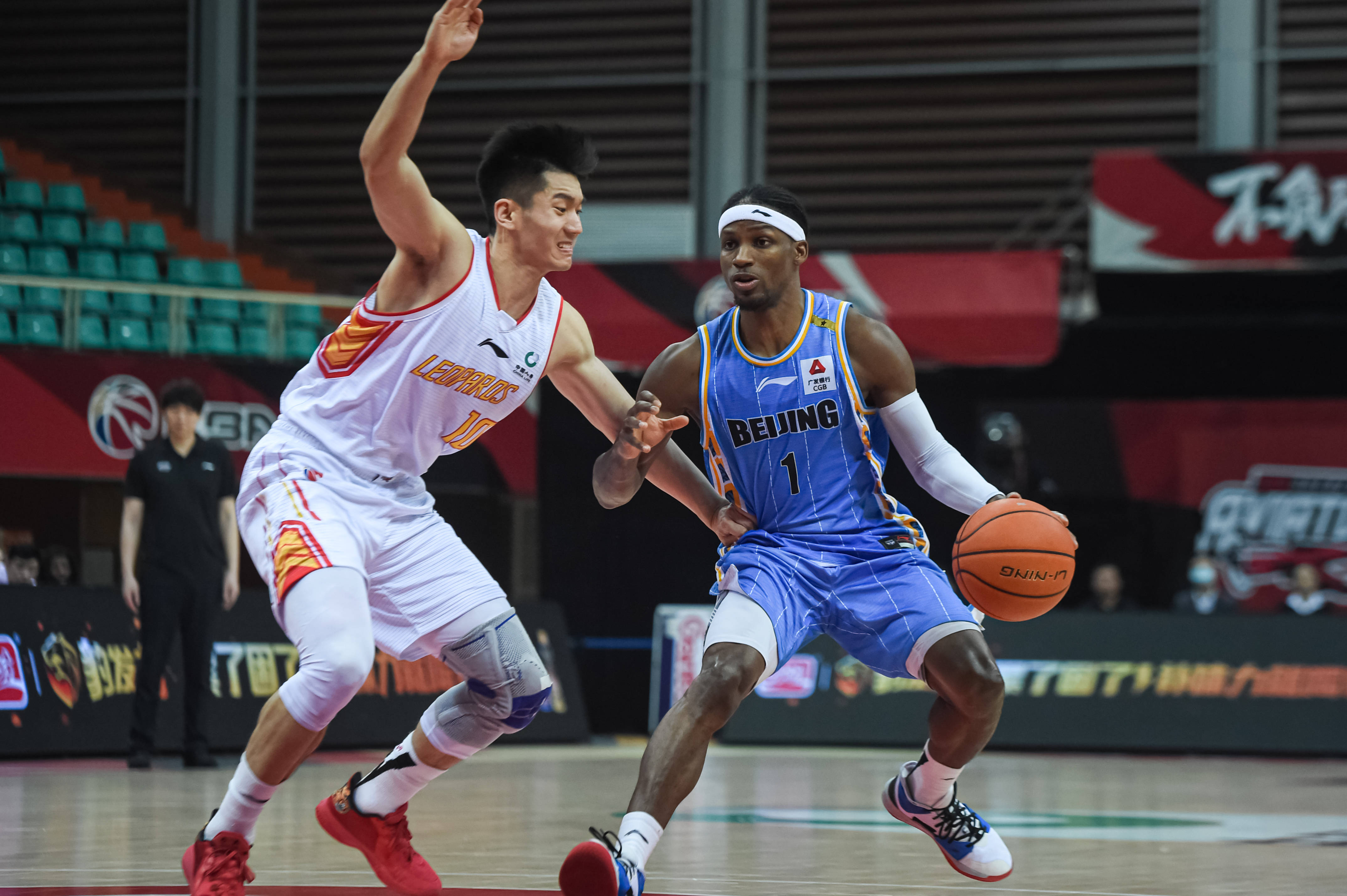 以及斯通为 以及斯通为